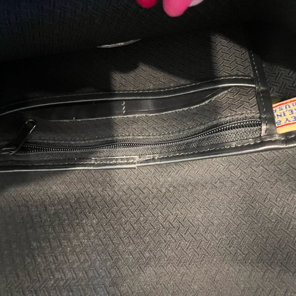 Euc Dooney and Bourke  crossbody bag - Picture 6 of 6